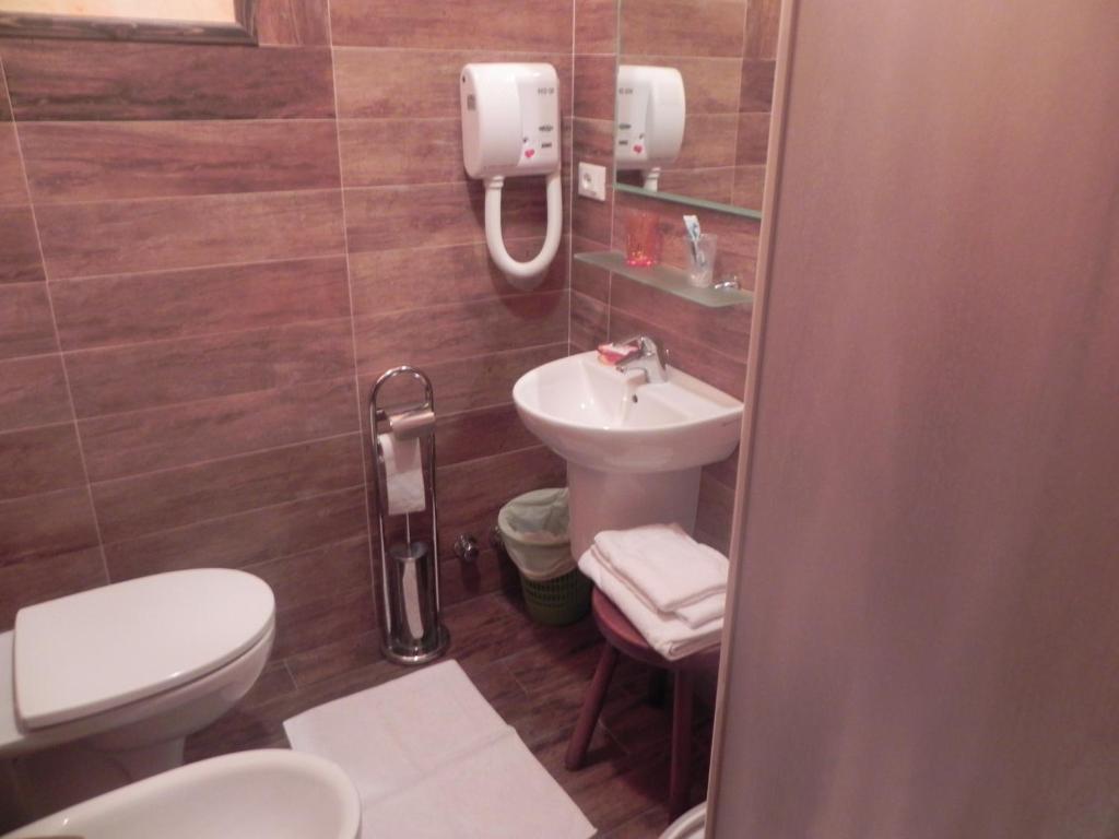 Hotel Trois Etoiles Entracque Phòng bức ảnh