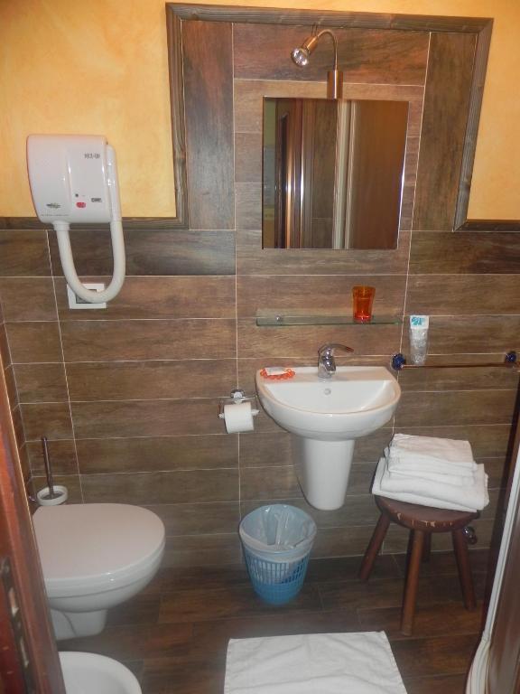 Hotel Trois Etoiles Entracque Phòng bức ảnh