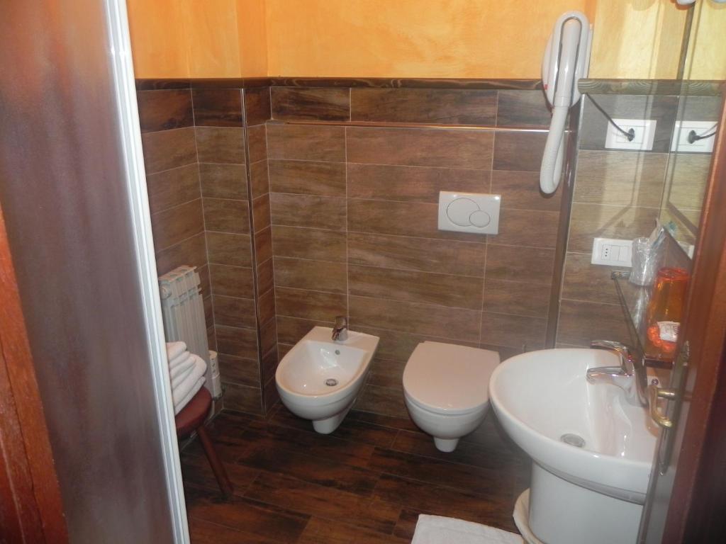 Hotel Trois Etoiles Entracque Phòng bức ảnh